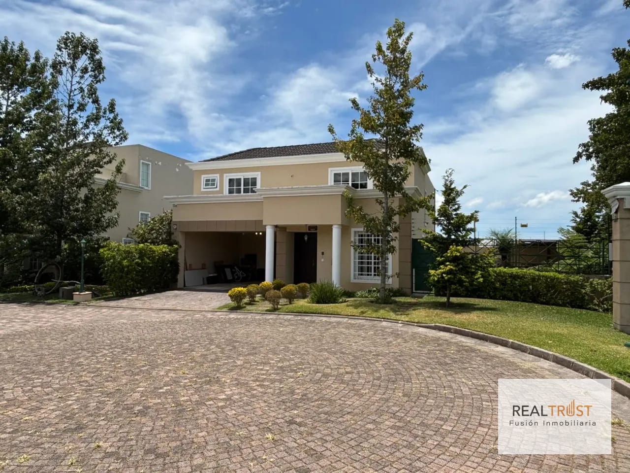 Casa en Venta en Exclusivo Condominio de Fraijanes — Casa en Venta en Fraijanes, Carretera a El Salvador, Guatemala, Ciudad — foto 1 de 16