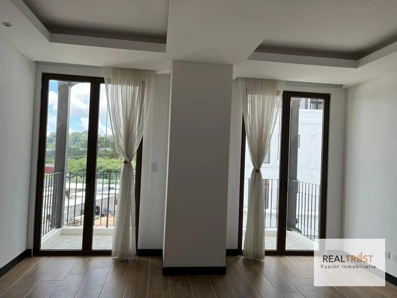 Apartamento en renta Lirios zona 16 — Apartamento en Alquiler en Zona 16, Guatemala, Ciudad — foto 3 de 17