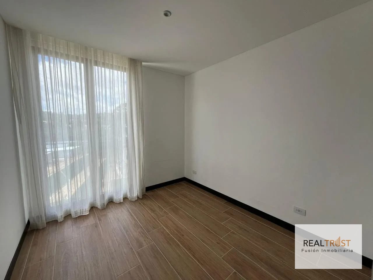 Apartamento en renta Lirios zona 16 — Apartamento en Alquiler en Zona 16, Guatemala, Ciudad — foto 6 de 17