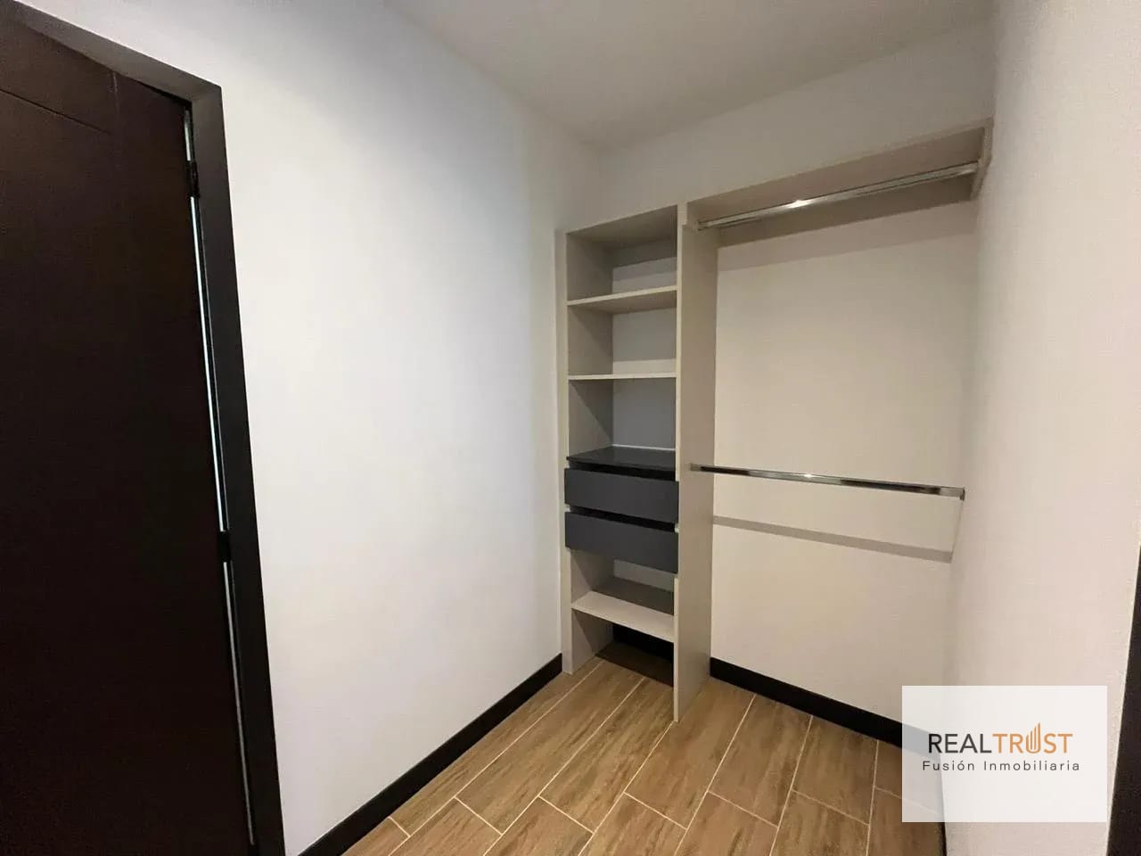 Apartamento en renta Lirios zona 16 — Apartamento en Alquiler en Zona 16, Guatemala, Ciudad — foto 15 de 17
