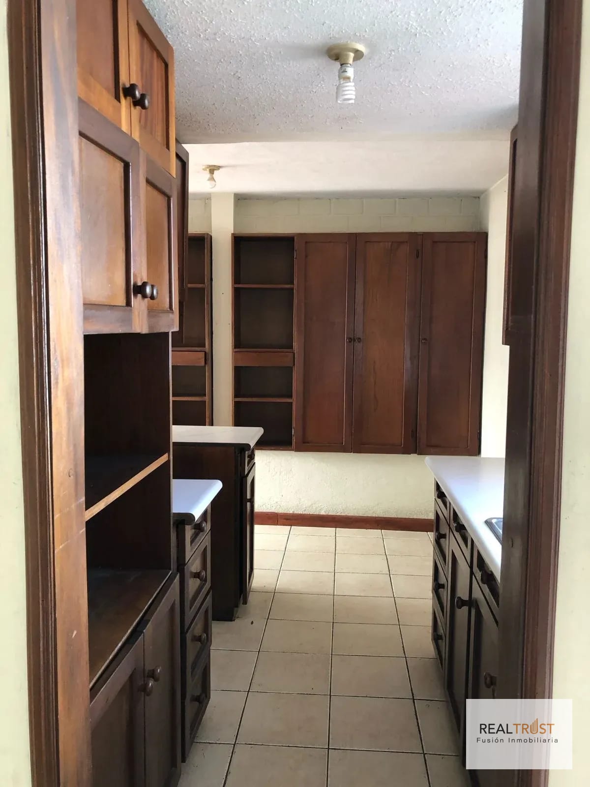 Casa en Venta San Cristobal — Casa en Venta en Zona 8 Mixco, Guatemala, Ciudad — foto 2 de 7