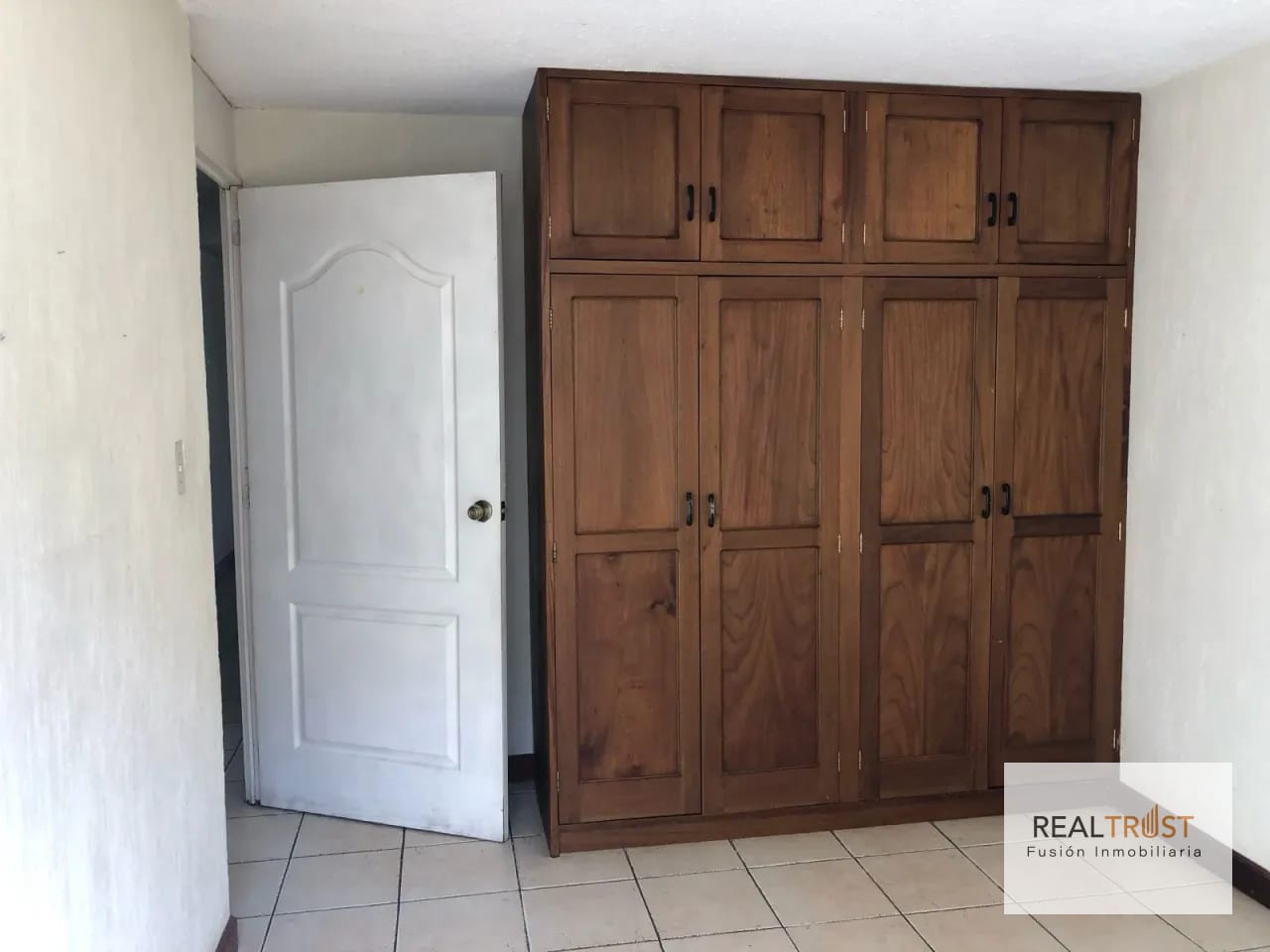 Casa en Venta San Cristobal — Casa en Venta en Zona 8 Mixco, Guatemala, Ciudad — foto 3 de 7