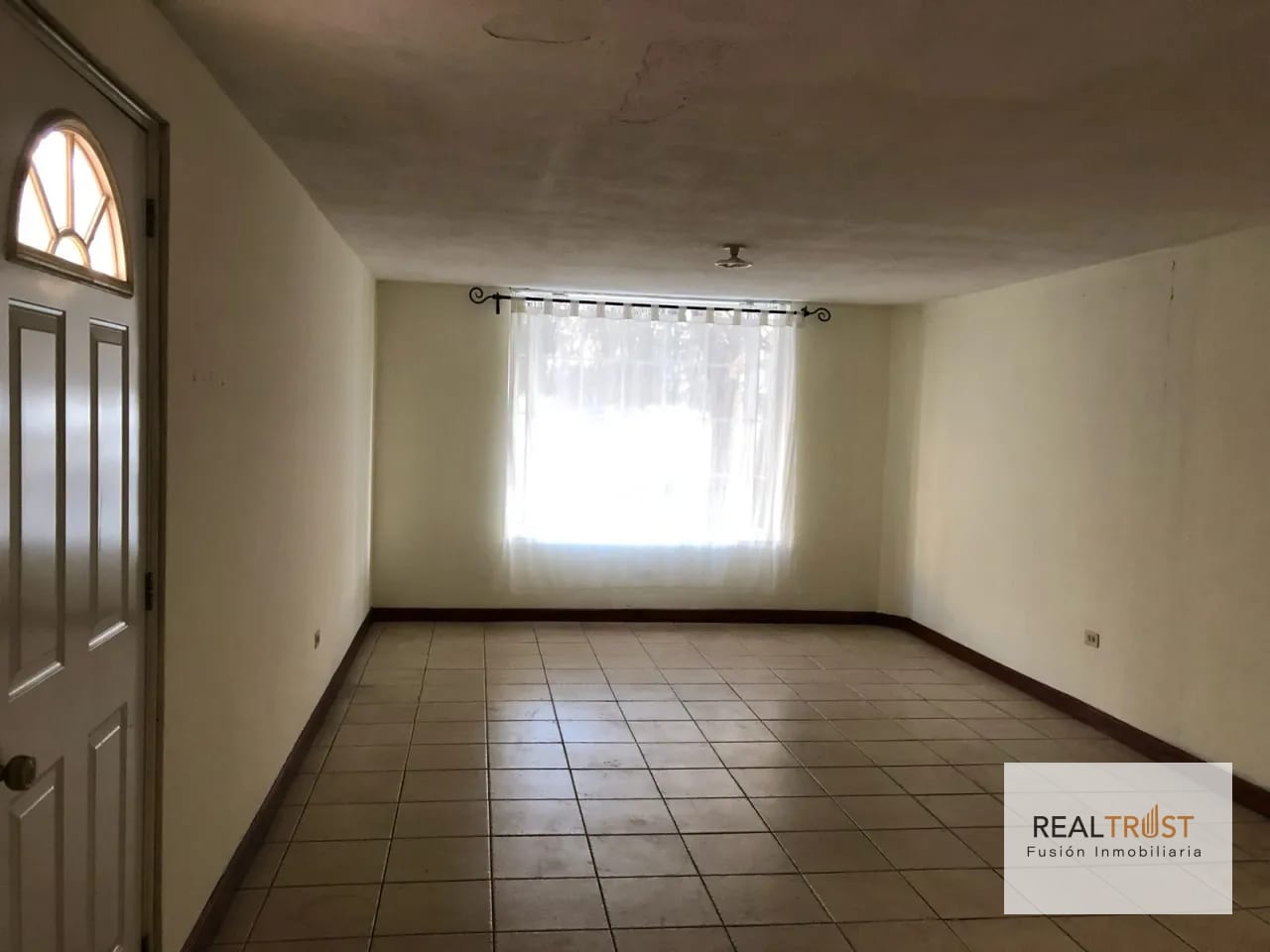 Casa en Venta San Cristobal — Casa en Venta en Zona 8 Mixco, Guatemala, Ciudad — foto 1 de 7