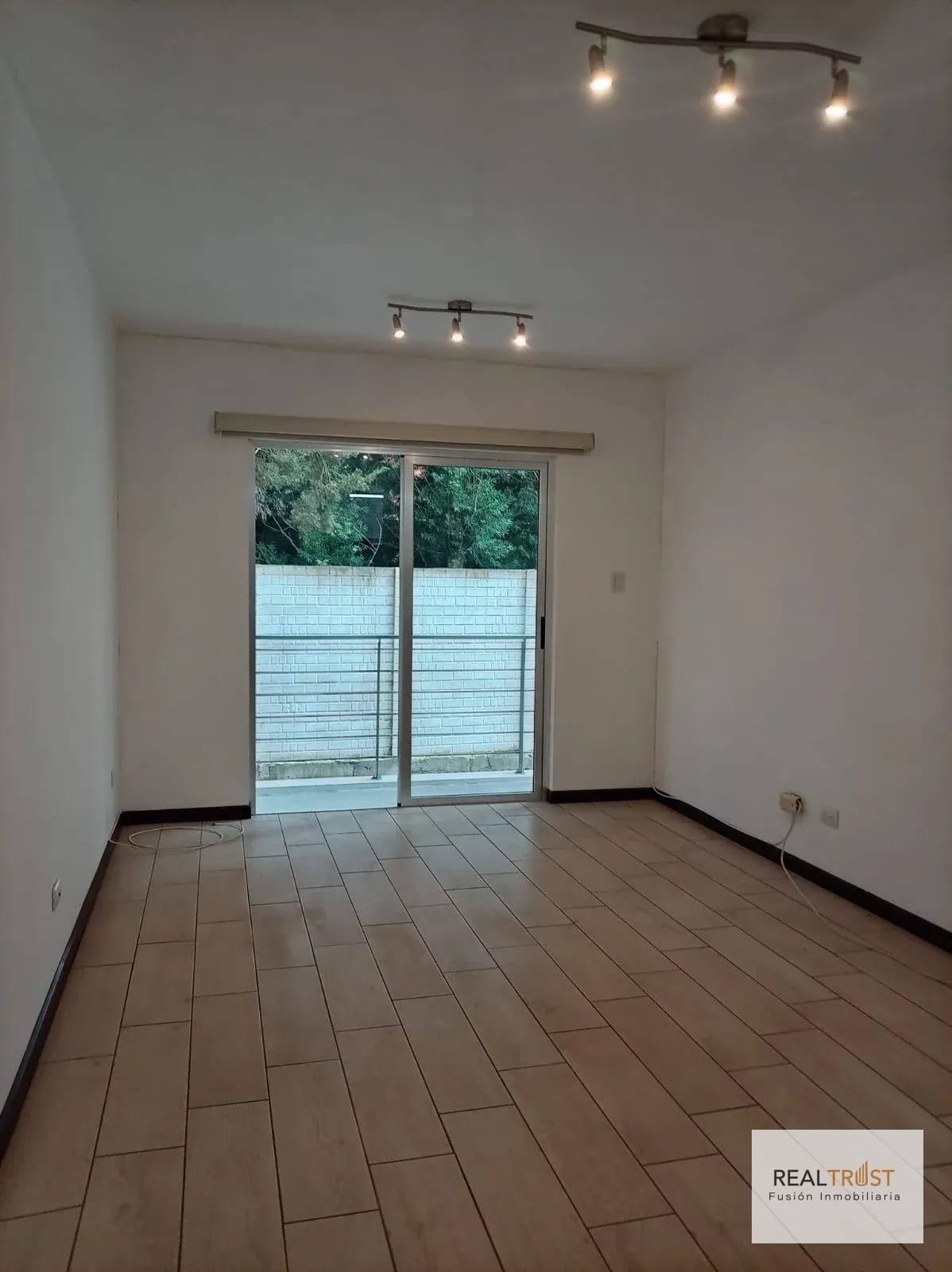 Apartamento en Venta Almoreto Villas — Apartamento en Venta en Carretera a El Salvador, Guatemala, Ciudad — foto 1 de 16