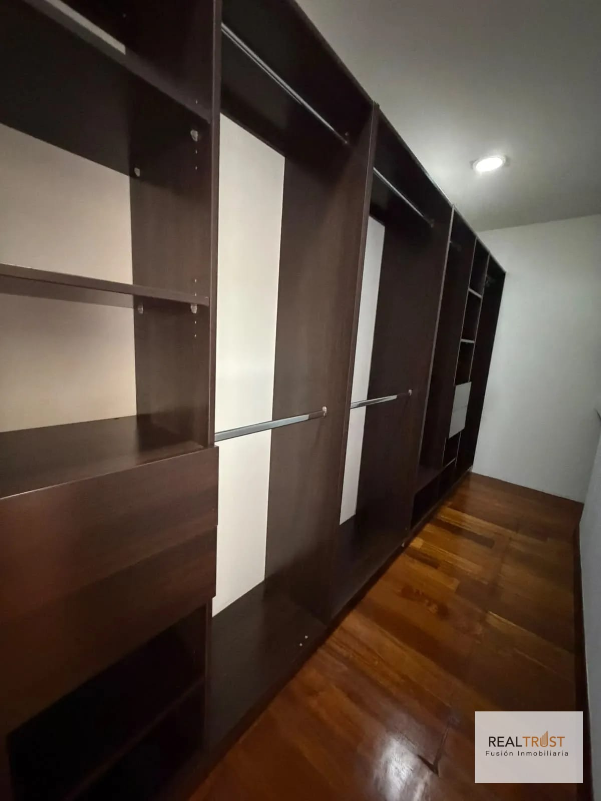 Apartamento en renta Tiffany zona 14 — Apartamento en Alquiler en Zona 14, Guatemala, Ciudad — foto 3 de 16
