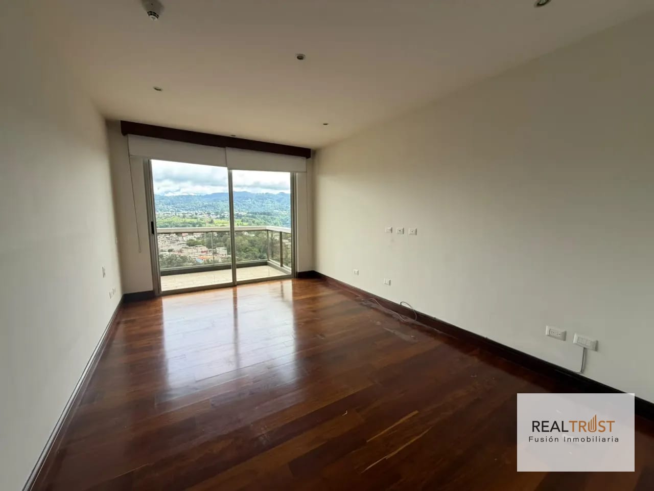 Apartamento en renta Tiffany zona 14 — Apartamento en Alquiler en Zona 14, Guatemala, Ciudad — foto 1 de 16