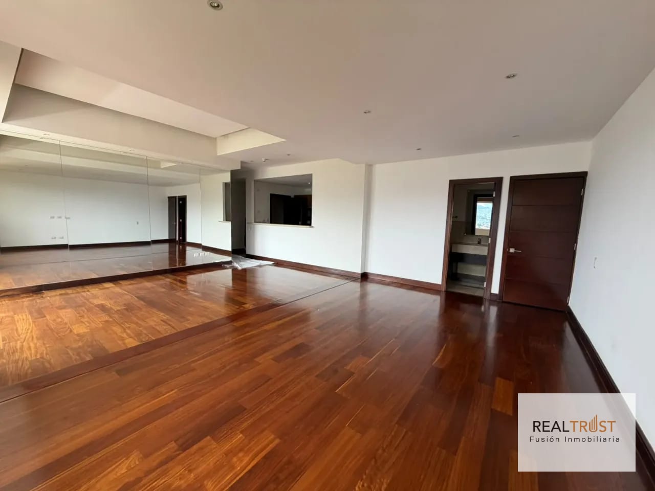 Apartamento en renta Tiffany zona 14 — Apartamento en Alquiler en Zona 14, Guatemala, Ciudad — foto 12 de 16