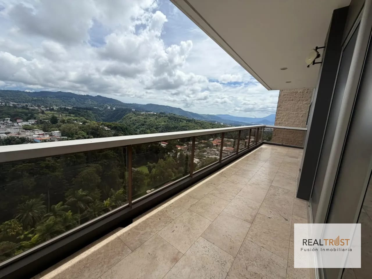 Apartamento en renta Tiffany zona 14 — Apartamento en Alquiler en Zona 14, Guatemala, Ciudad — foto 14 de 16