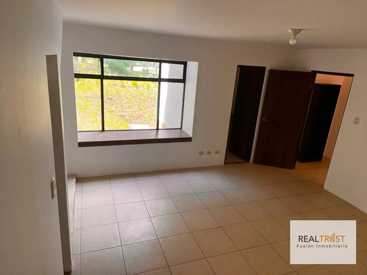 Residencia en Venta Hacienda Nueva Country Club — Casa en Venta en Carretera a El Salvador, Guatemala, Ciudad — foto 2 de 17