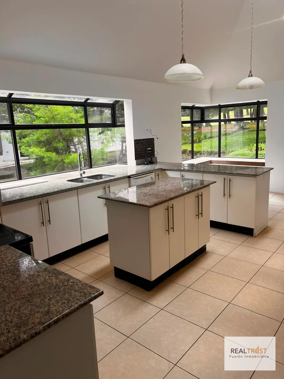 Residencia en Venta Hacienda Nueva Country Club — Casa en Venta en Carretera a El Salvador, Guatemala, Ciudad — foto 7 de 17