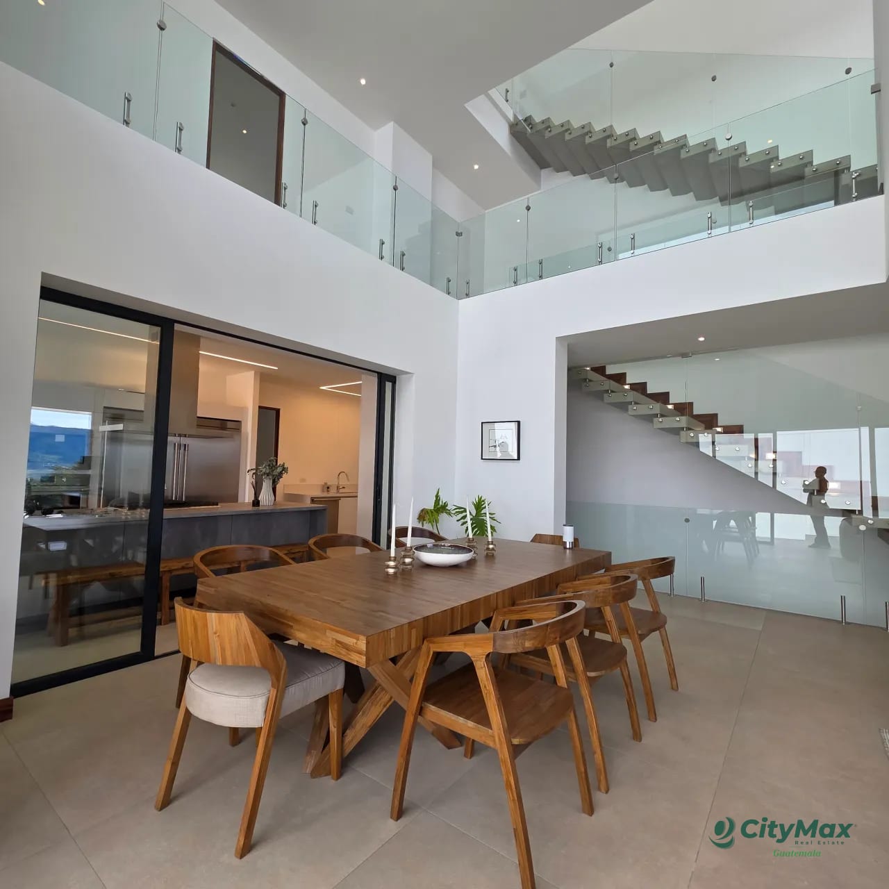 En venta Lujosa Casa en la zona 16 El Pulte — Casa en Venta en El Pulté, Zona 16, Guatemala, Ciudad — foto 3 de 7