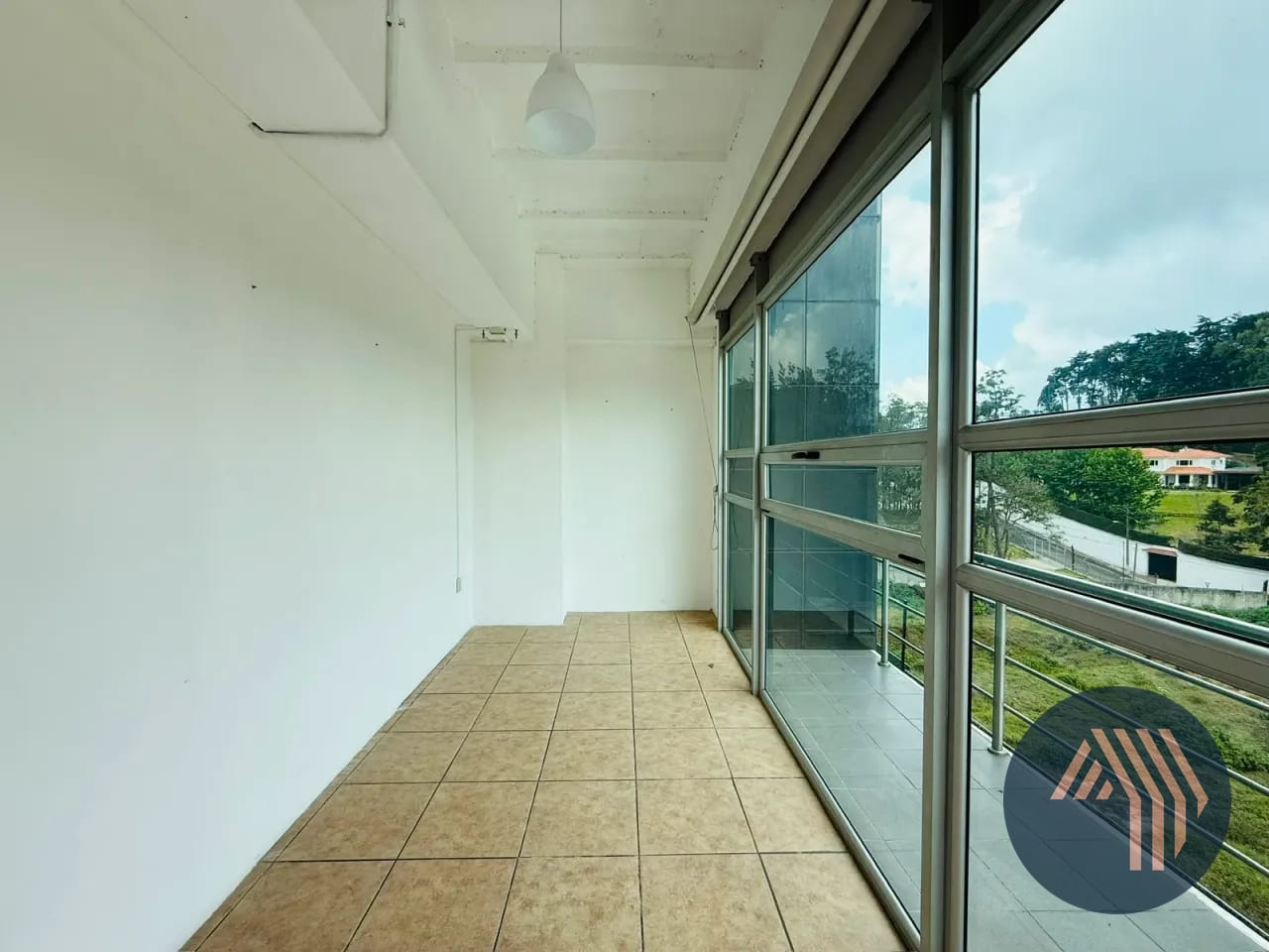ALQUILER DE OFICINA 55MT2 - SCENA, KM 16.5 CES — Oficina en Alquiler en Scena Business Center, Carretera a El Salvador, Guatemala, Ciudad — foto 2 de 9
