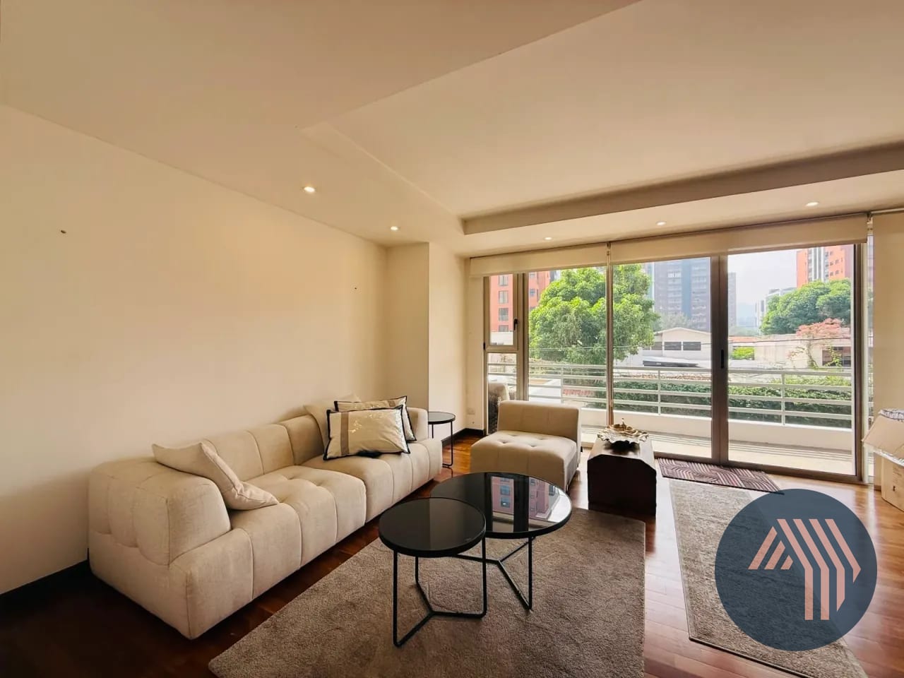 VENTA DE AMPLIO Y CÉNTRICO APARTAMENTO - ARIA, ZONA 10 — Apartamento en Venta en Aria, Zona 10, Guatemala, Ciudad — foto 1 de 8
