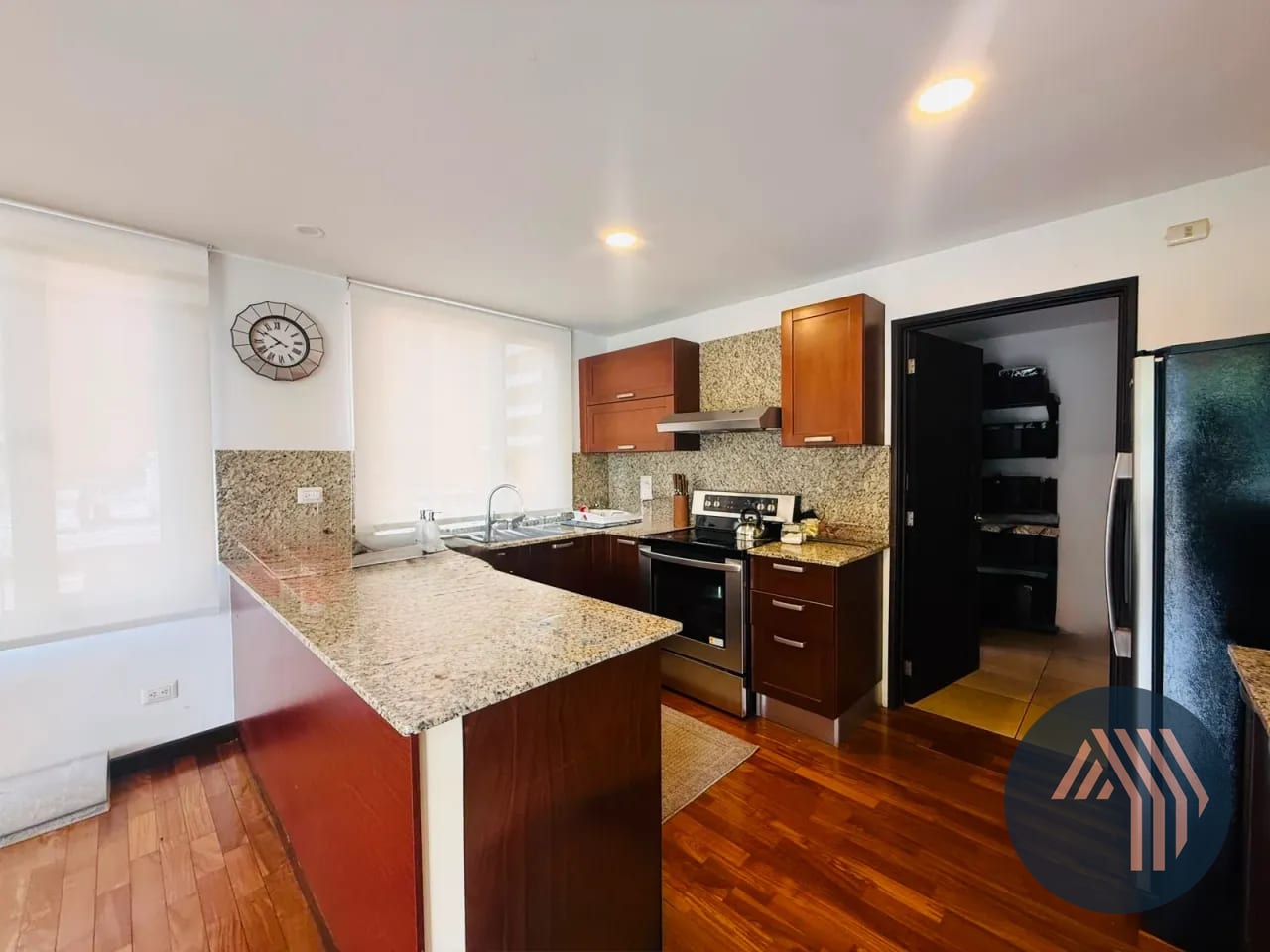 VENTA DE AMPLIO Y CÉNTRICO APARTAMENTO - ARIA, ZONA 10 — Apartamento en Venta en Aria, Zona 10, Guatemala, Ciudad — foto 4 de 8
