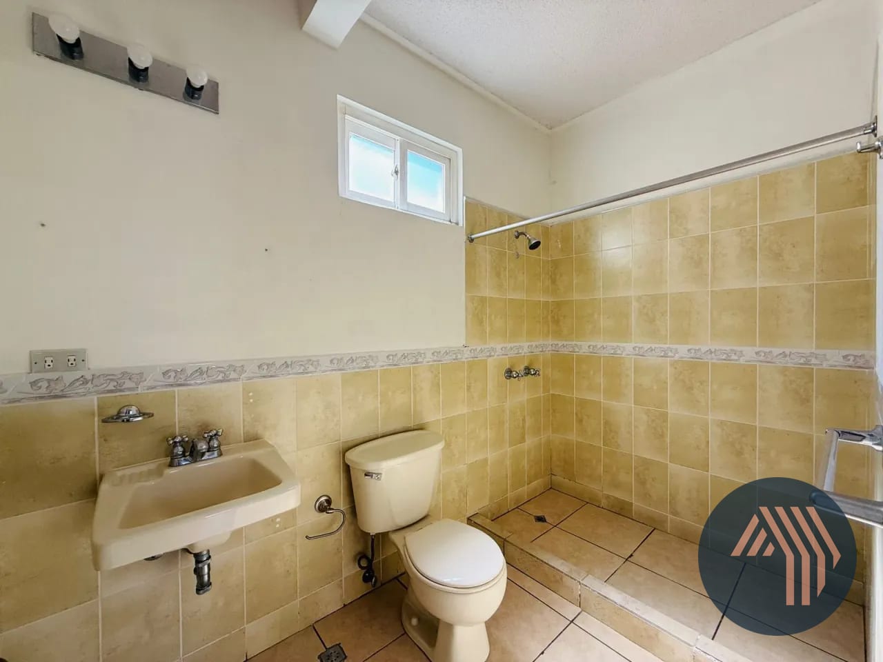 Venta de Amplia Casa - Cond. Entreverdes, Fraijanes — Casa en Venta en Entreverdes, Carretera a El Salvador, Guatemala, Ciudad — foto 12 de 15