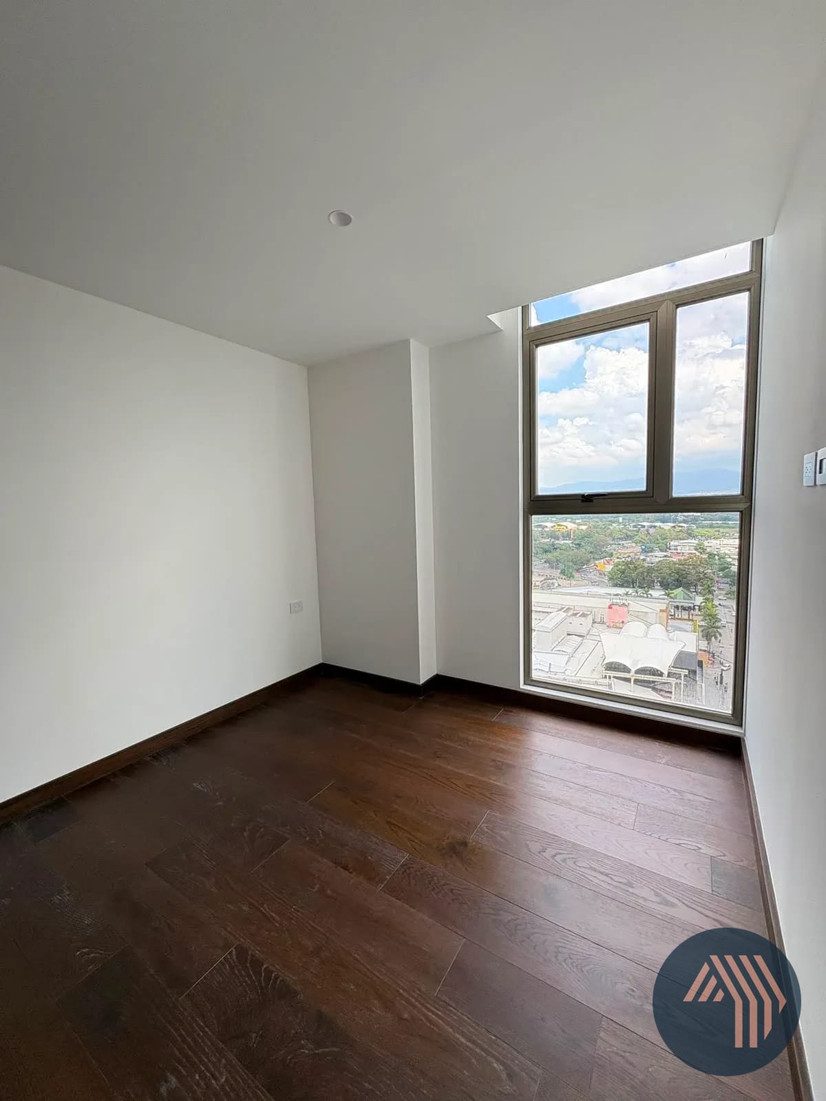 Venta Apartamento con Hermosas Vistas - Atarah, Zona 10 — Apartamento en Venta en Atarah, Zona 10, Guatemala, Ciudad — foto 6 de 7