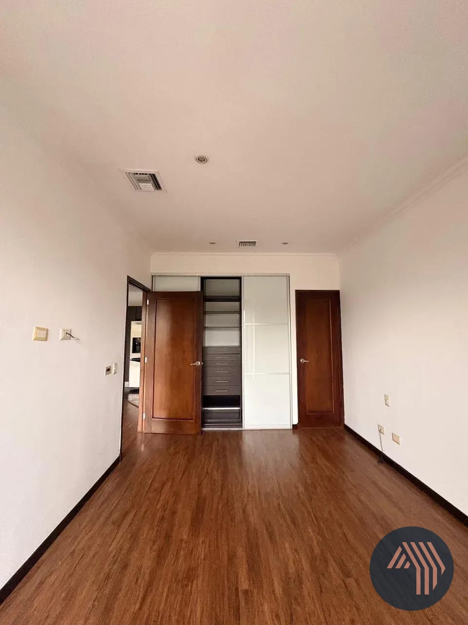 Alquiler de Céntrico y Lindo Apartamento - Plenum, Zona 14 — Apartamento en Alquiler en Plenum 14, Zona 14, Guatemala, Ciudad — foto 9 de 12