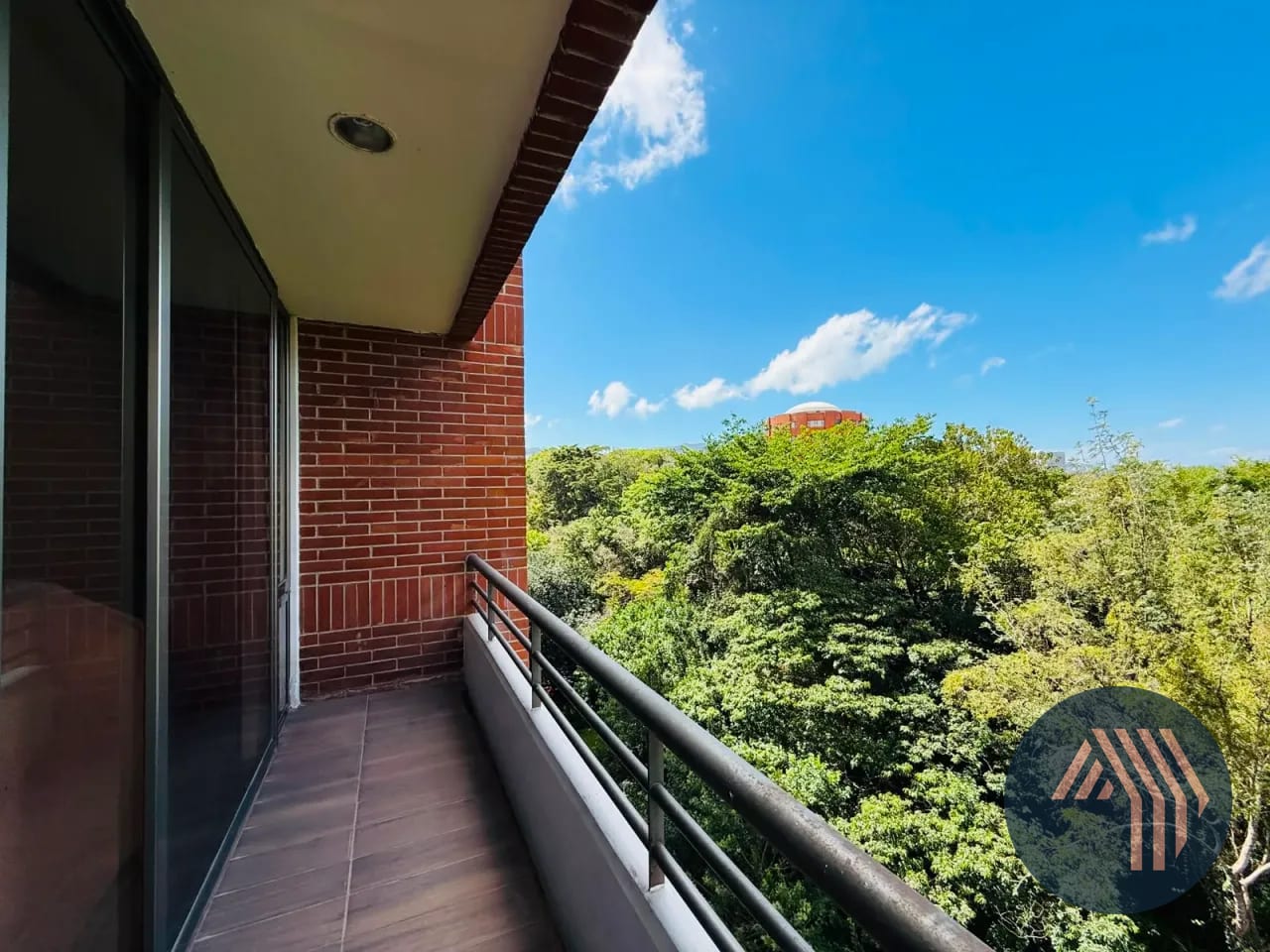 Alquiler de Céntrico Apartamento - Jardines del Acueducto, Zona 10 — Apartamento en Alquiler en Jardines del Acueducto, Zona 10, Guatemala, Ciudad — foto 5 de 16
