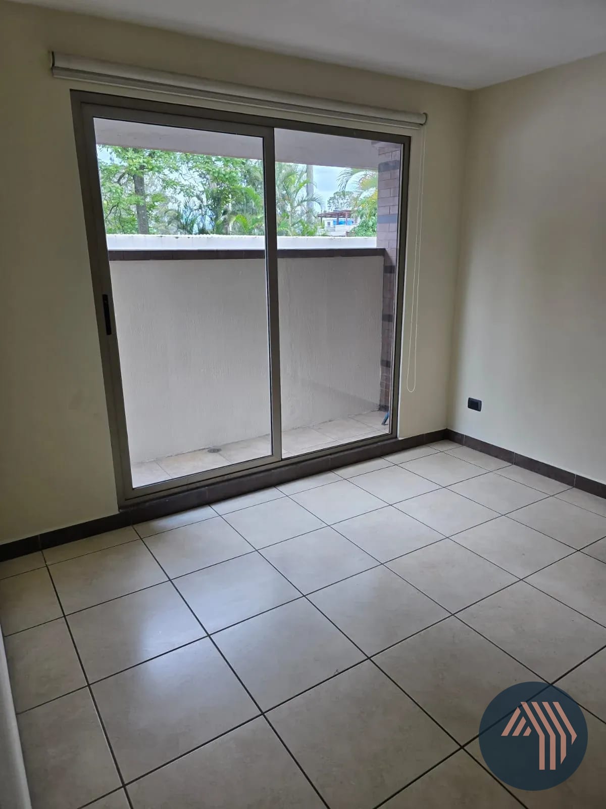 Alquiler de Apartamento - Jardines de las Charcas, Zona 11 — Apartamento en Alquiler en Jardines de Las Charcas, Zona 11, Guatemala, Ciudad — foto 4 de 11