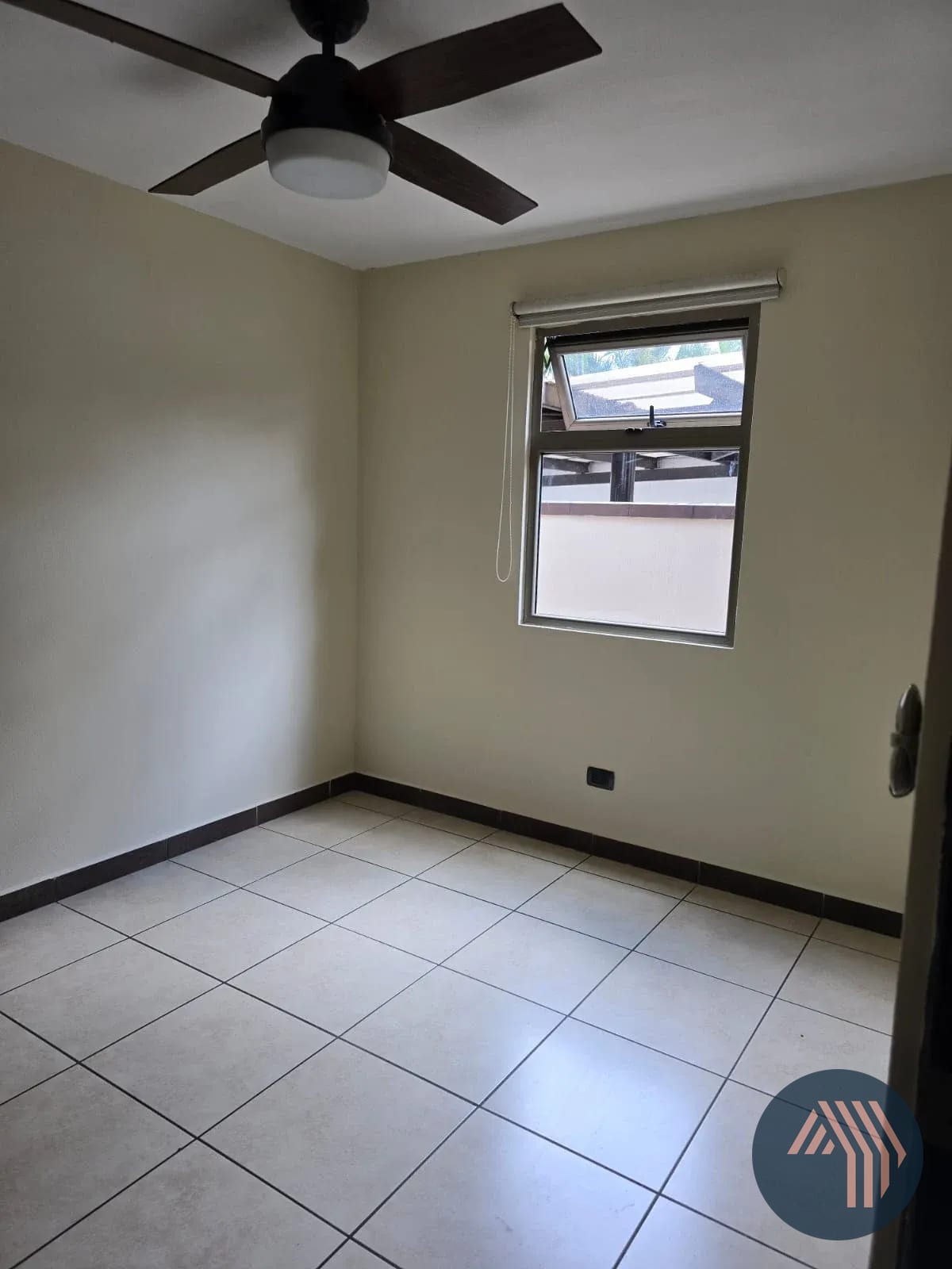 Alquiler de Apartamento - Jardines de las Charcas, Zona 11 — Apartamento en Alquiler en Jardines de Las Charcas, Zona 11, Guatemala, Ciudad — foto 11 de 11