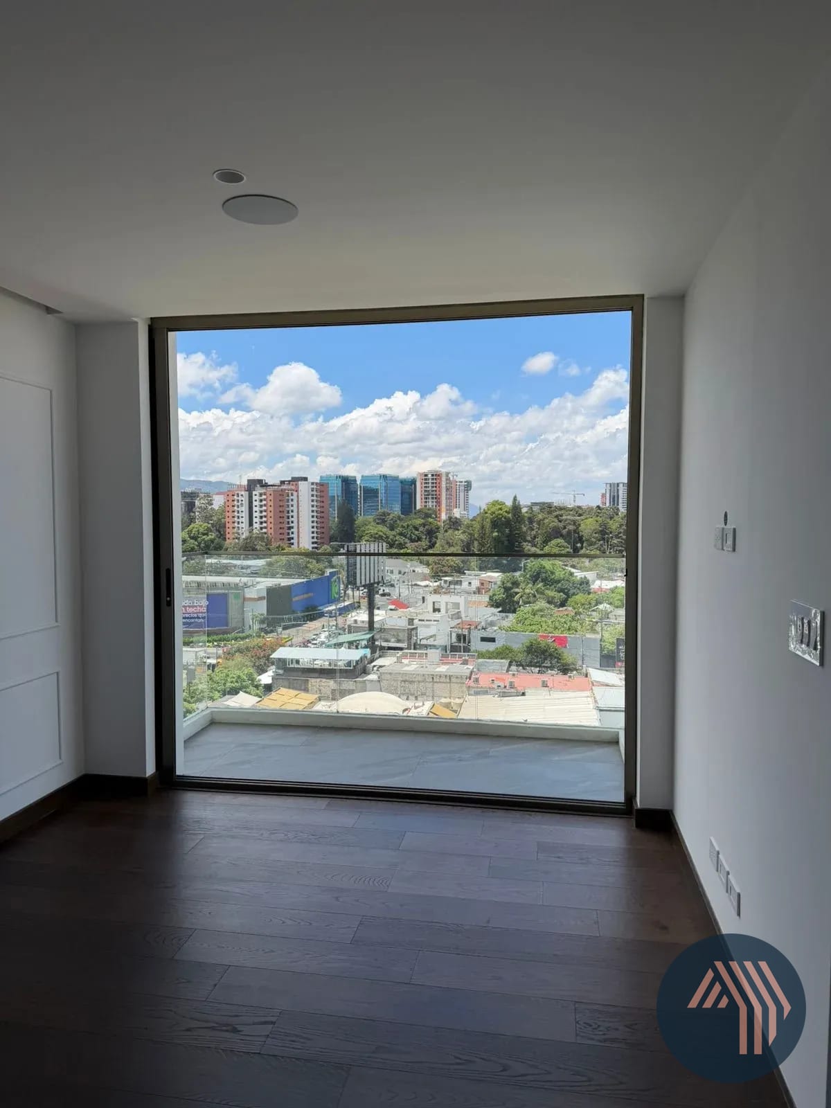 Alquiler de Céntrico Apartamento - Atarah, Zona 10 — Apartamento en Alquiler en Atarah, Zona 10, Guatemala, Ciudad — foto 2 de 3