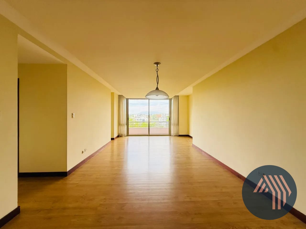 Alquiler de Céntrico Apartamento - Jardines del Acueducto, Zona 10 — Apartamento en Alquiler en Jardines del Acueducto, Zona 10, Guatemala, Ciudad — foto 1 de 12