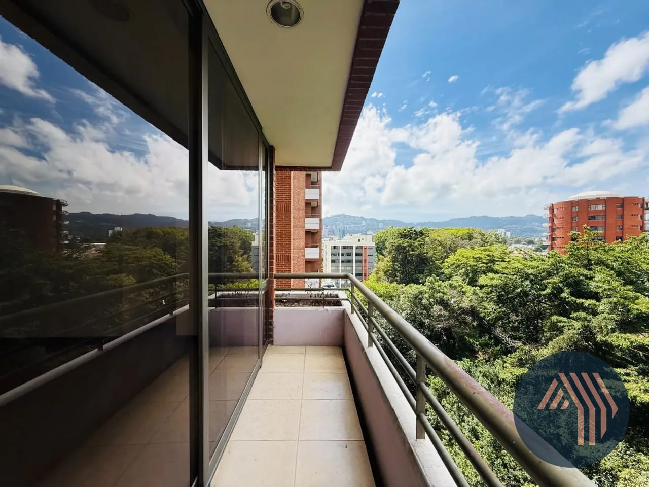 Alquiler de Céntrico Apartamento - Jardines del Acueducto, Zona 10 — Apartamento en Alquiler en Jardines del Acueducto, Zona 10, Guatemala, Ciudad — foto 6 de 12