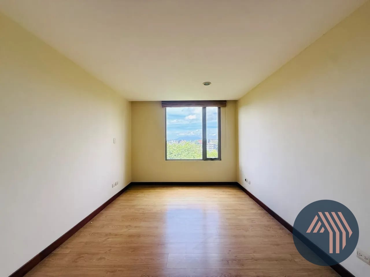 Alquiler de Céntrico Apartamento - Jardines del Acueducto, Zona 10 — Apartamento en Alquiler en Jardines del Acueducto, Zona 10, Guatemala, Ciudad — foto 12 de 12