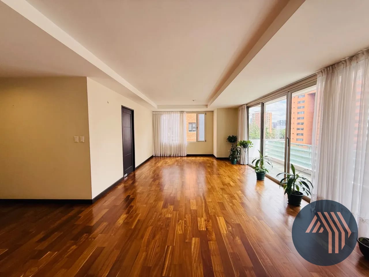 Alquiler de Amplio y Céntrico Apartamento - Aria, Zona 10 — Apartamento en Alquiler en Aria, Zona 10, Guatemala, Ciudad — foto 1 de 12