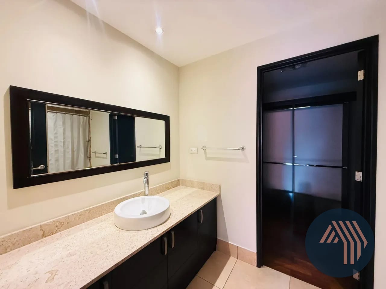 Alquiler de Amplio y Céntrico Apartamento - Aria, Zona 10 — Apartamento en Alquiler en Aria, Zona 10, Guatemala, Ciudad — foto 8 de 12