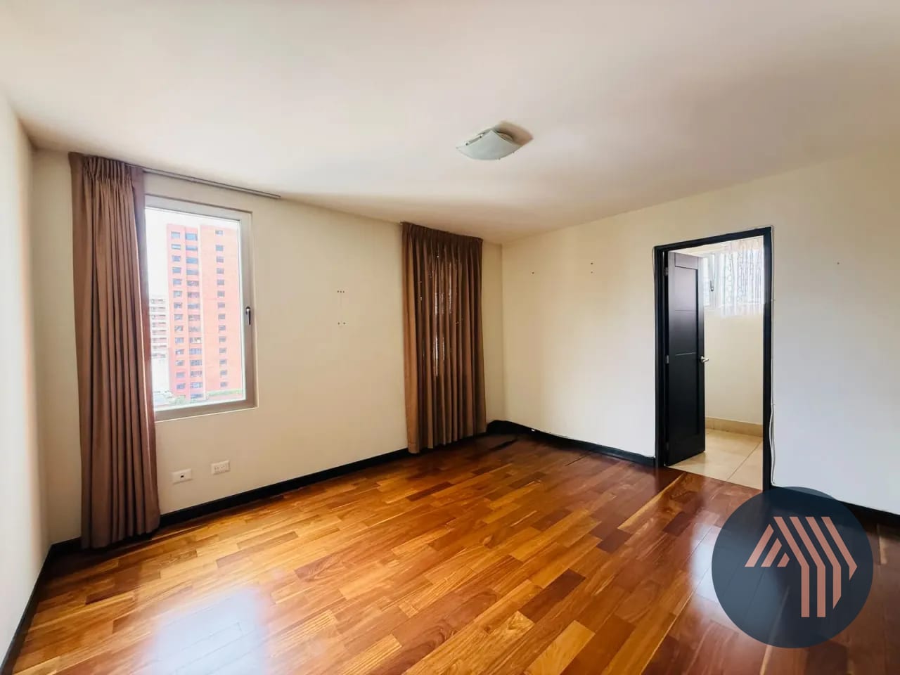Alquiler de Amplio y Céntrico Apartamento - Aria, Zona 10 — Apartamento en Alquiler en Aria, Zona 10, Guatemala, Ciudad — foto 9 de 12