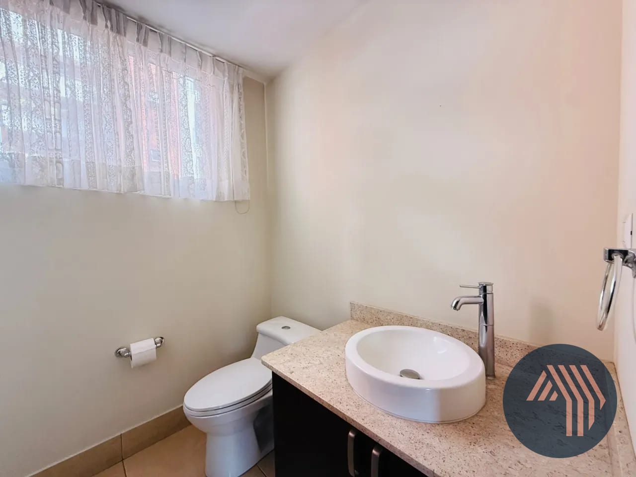 Alquiler de Amplio y Céntrico Apartamento - Aria, Zona 10 — Apartamento en Alquiler en Aria, Zona 10, Guatemala, Ciudad — foto 10 de 12