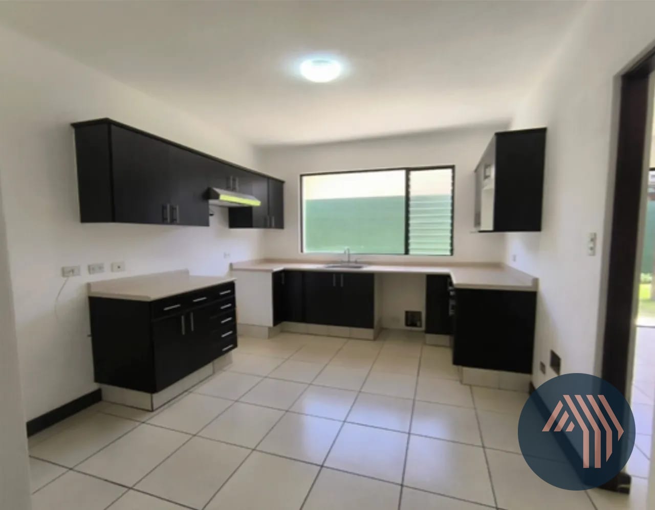 Venta de Hermosa Casa - Terravista, KM 16.5 CES — Casa en Venta en Terravista, Carretera a El Salvador, Guatemala, Ciudad — foto 3 de 17