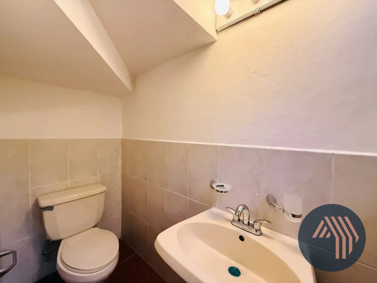 Alquiler de Casa con Lindo Jardín - Villas del Campo, KM 13.5 CES — Casa en Alquiler en Villas del Campo, Carretera a El Salvador, Guatemala, Ciudad — foto 8 de 17