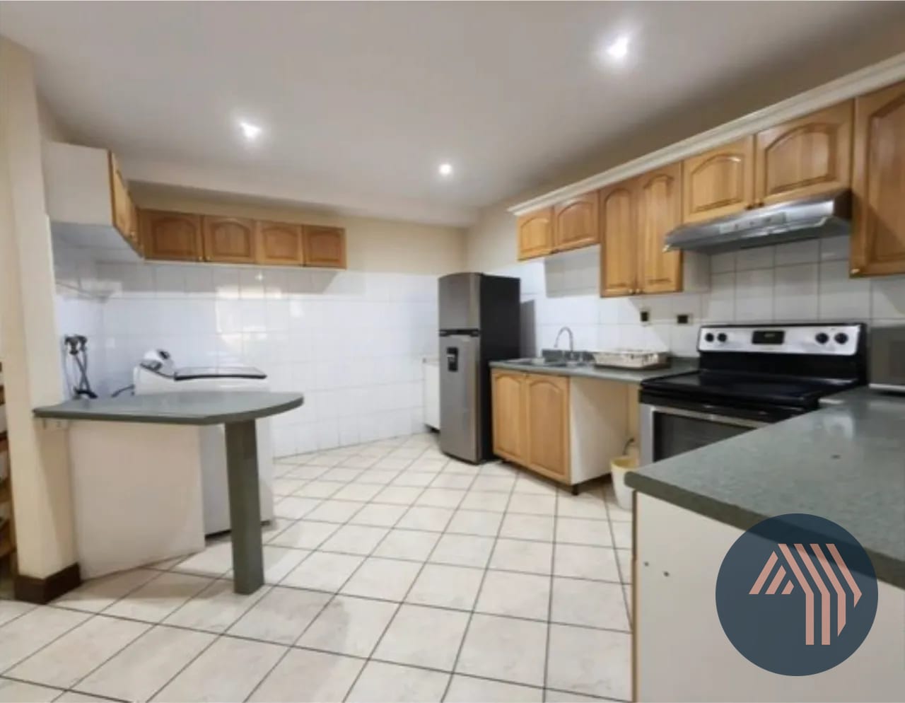 Alquiler de Cómodo Apartamento - Milenia, Zona 10 — Apartamento en Alquiler en Milenia, Zona 10, Guatemala, Ciudad — foto 3 de 10