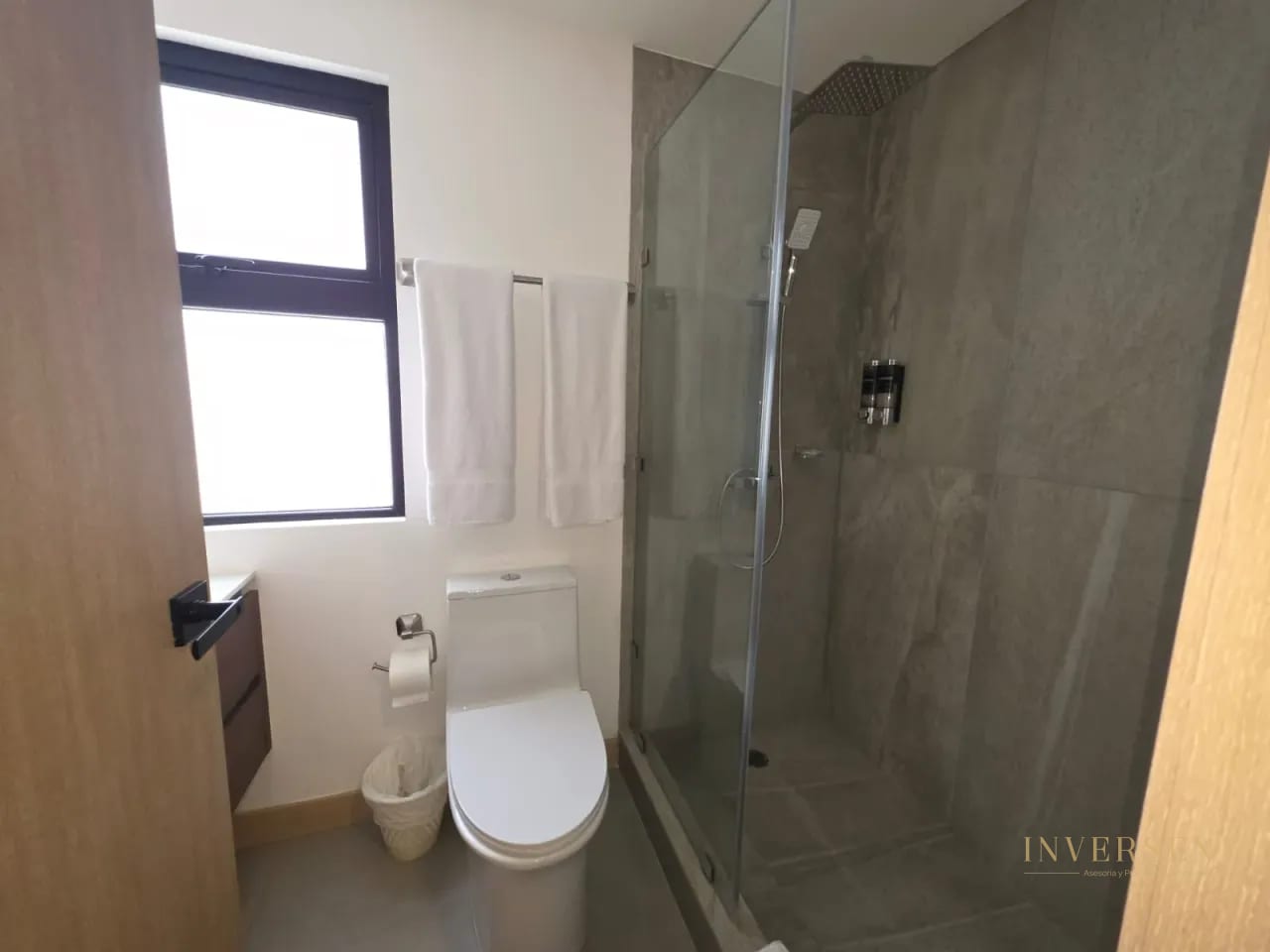 Apartamento amueblado en renta en edificio Bonadiez, Zona 10. — Apartamento en Alquiler en Bonadiez, Zona 10, Guatemala, Ciudad — foto 10 de 10