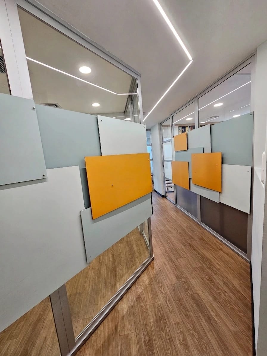 Oficina de 98 m² completamente remodelada y lista para operar — Oficina en Alquiler en Zona Pradera, Zona 10, Guatemala, Ciudad — foto 2 de 14