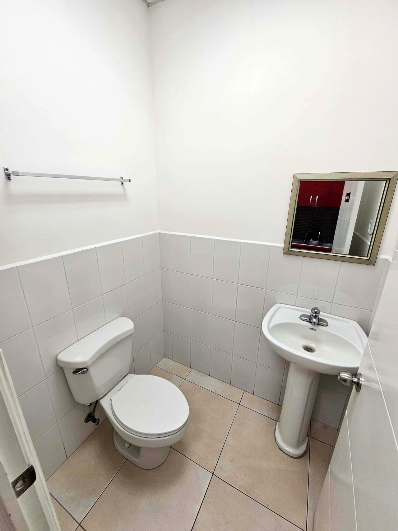 Oficina de 98 m² completamente remodelada y lista para operar — Oficina en Alquiler en Zona Pradera, Zona 10, Guatemala, Ciudad — foto 14 de 14