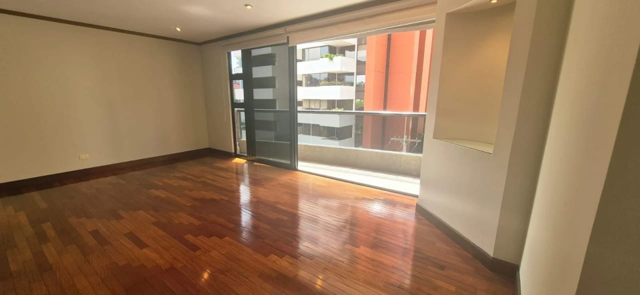 Amplio Apartamento en Alquiler San Angel Zona 14 - Image 4