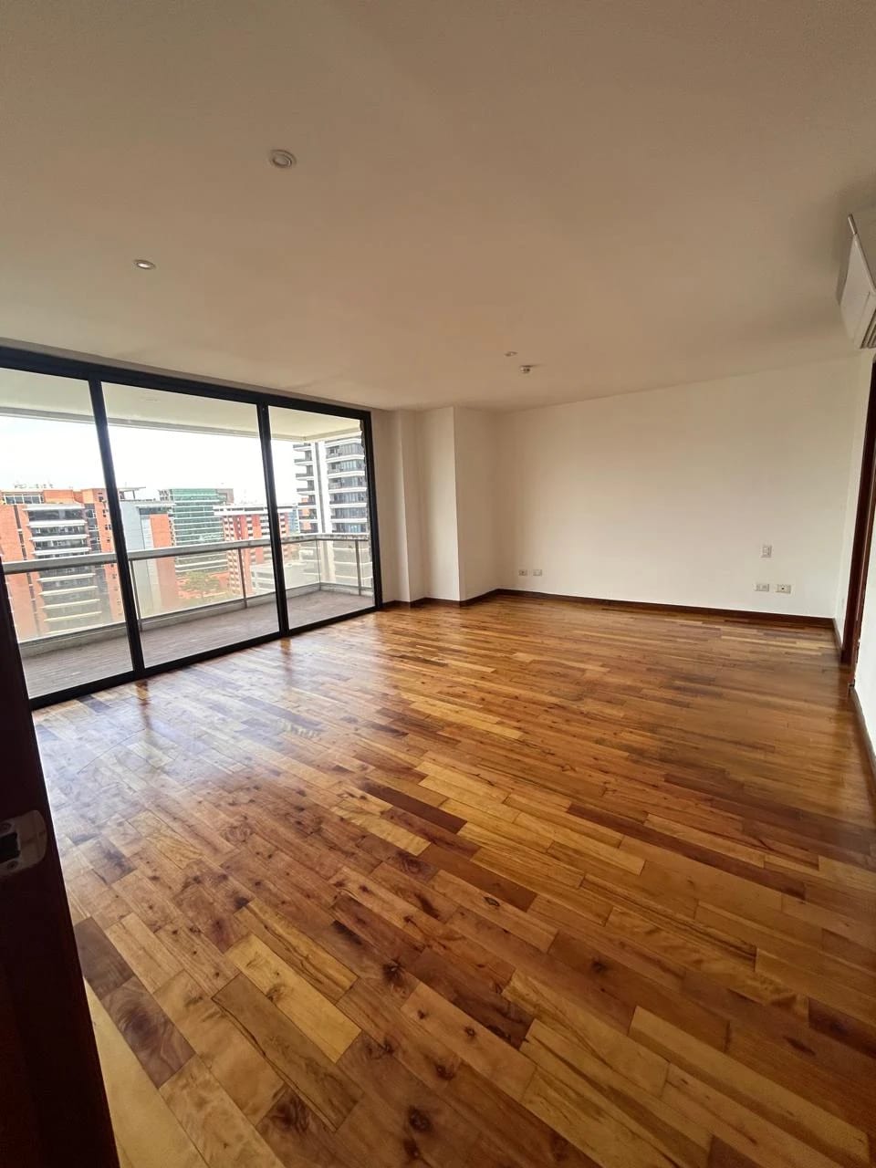 Apartamento en Venta Tiffany Zona 10 — Apartamento en Venta en Zona 10, Guatemala, Ciudad — foto 13 de 17