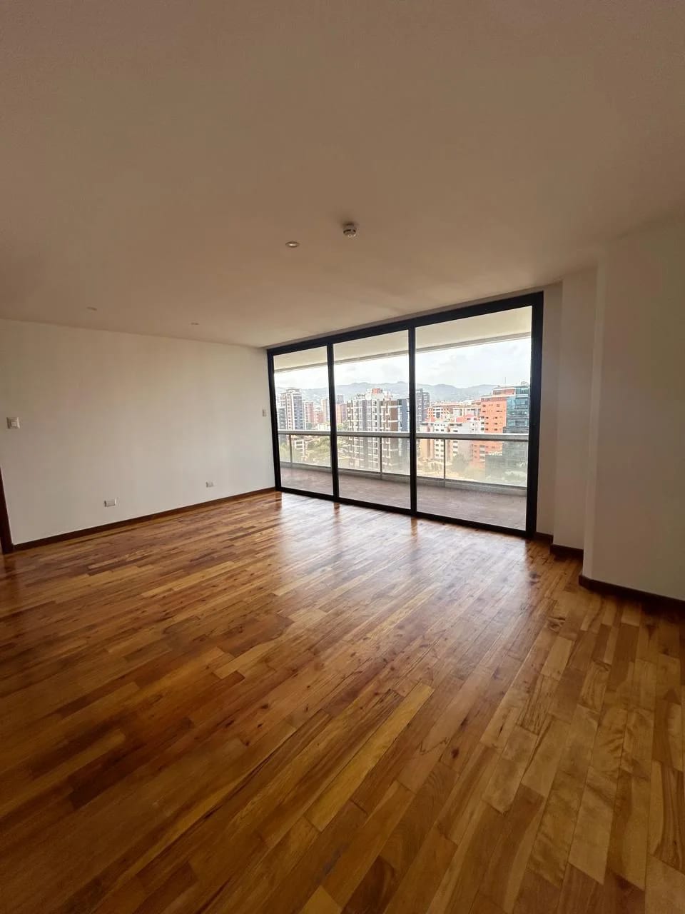 Apartamento en Venta Tiffany Zona 10 — Apartamento en Venta en Zona 10, Guatemala, Ciudad — foto 15 de 17