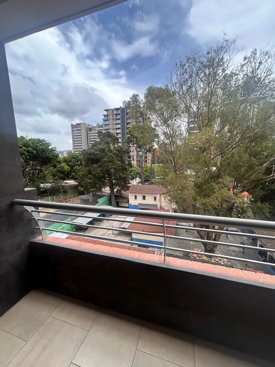 Apartamento en Alquiler Edificio Santa María — Apartamento en Alquiler en Santa María, Zona 10, Guatemala, Ciudad — foto 1 de 14