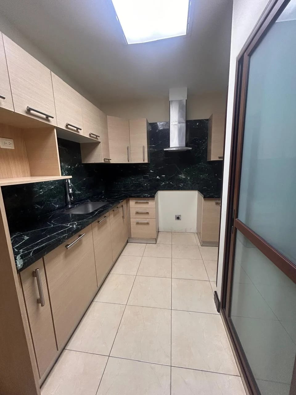 Apartamento en Alquiler Edificio Santa María — Apartamento en Alquiler en Santa María, Zona 10, Guatemala, Ciudad — foto 13 de 14