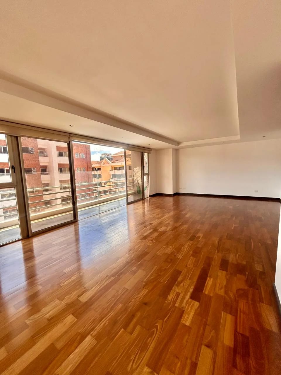 Espacioso Apartamento en Venta Zona 10 — Apartamento en Venta en Zona 10, Guatemala, Ciudad — foto 4 de 14