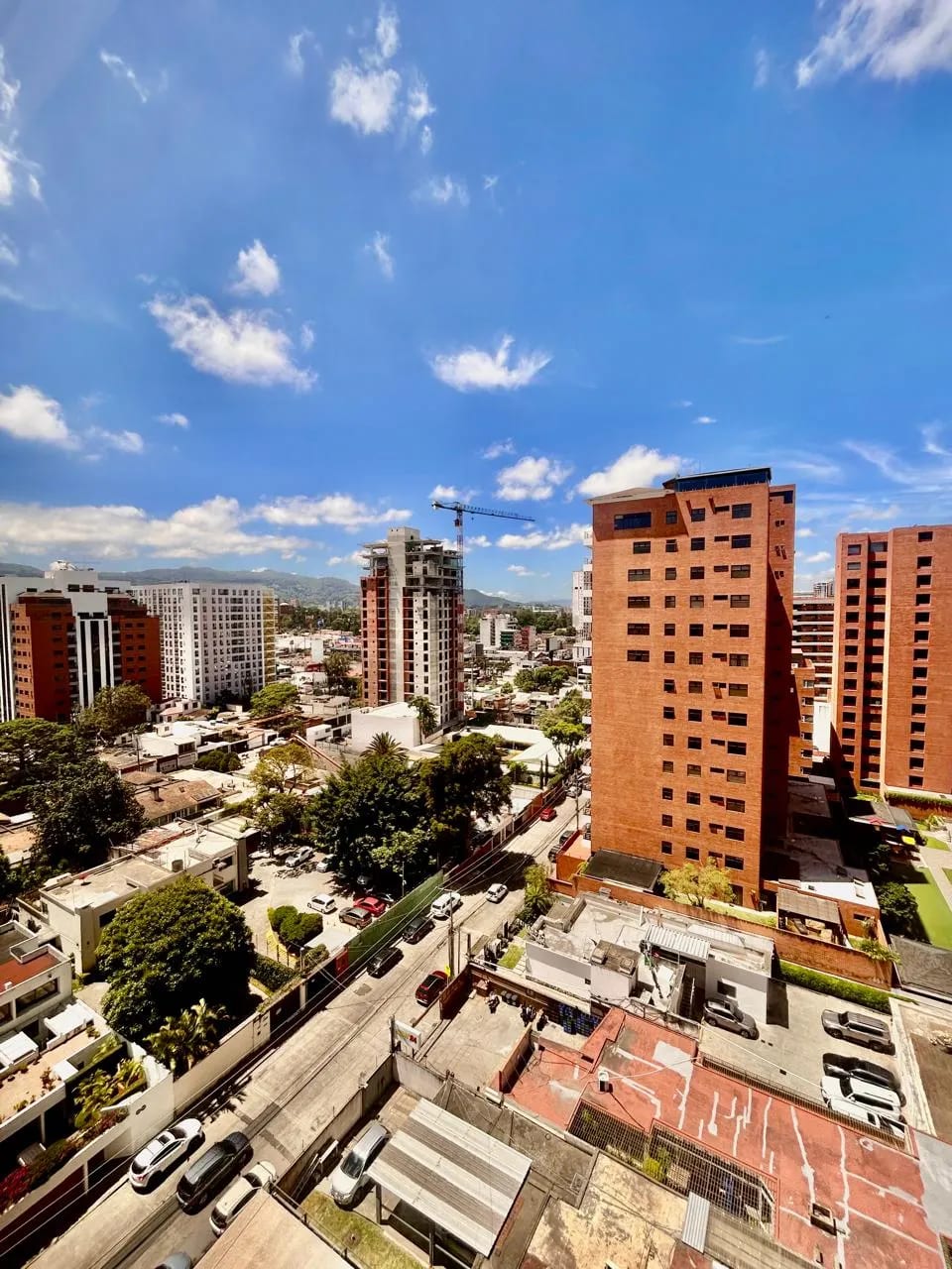 Espacioso Apartamento en Venta Zona 10 — Apartamento en Venta en Zona 10, Guatemala, Ciudad — foto 3 de 14