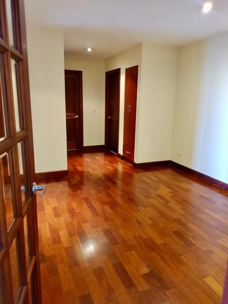 Espectacular Apartamento con Linda Vista Zona 14 — Apartamento en Alquiler en Zona 14, Guatemala, Ciudad — foto 5 de 8