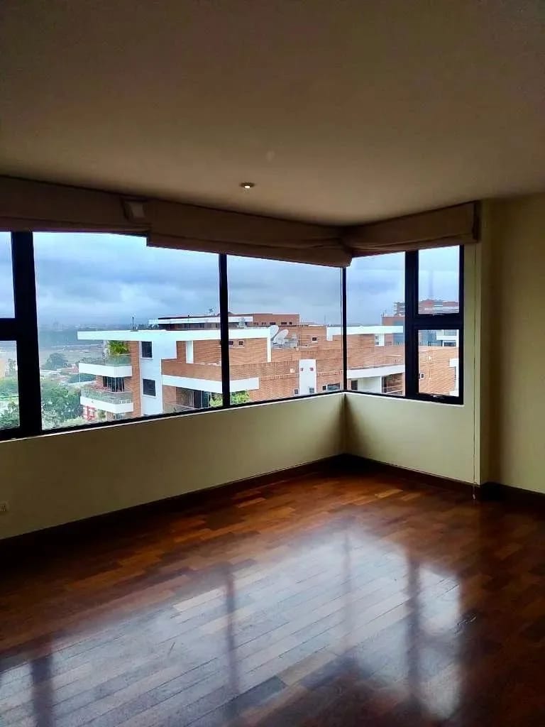 Espectacular Apartamento con Linda Vista Zona 14 — Apartamento en Alquiler en Zona 14, Guatemala, Ciudad — foto 6 de 8