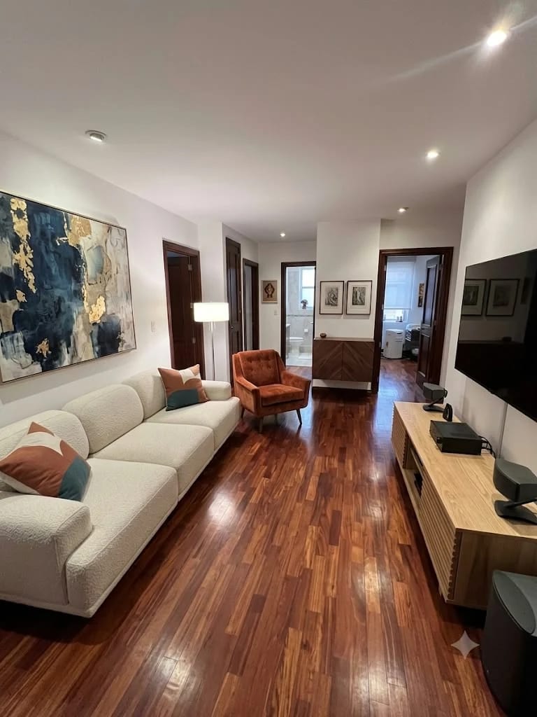 Apartamento Clásico en Venta Zona 14 - Image 4