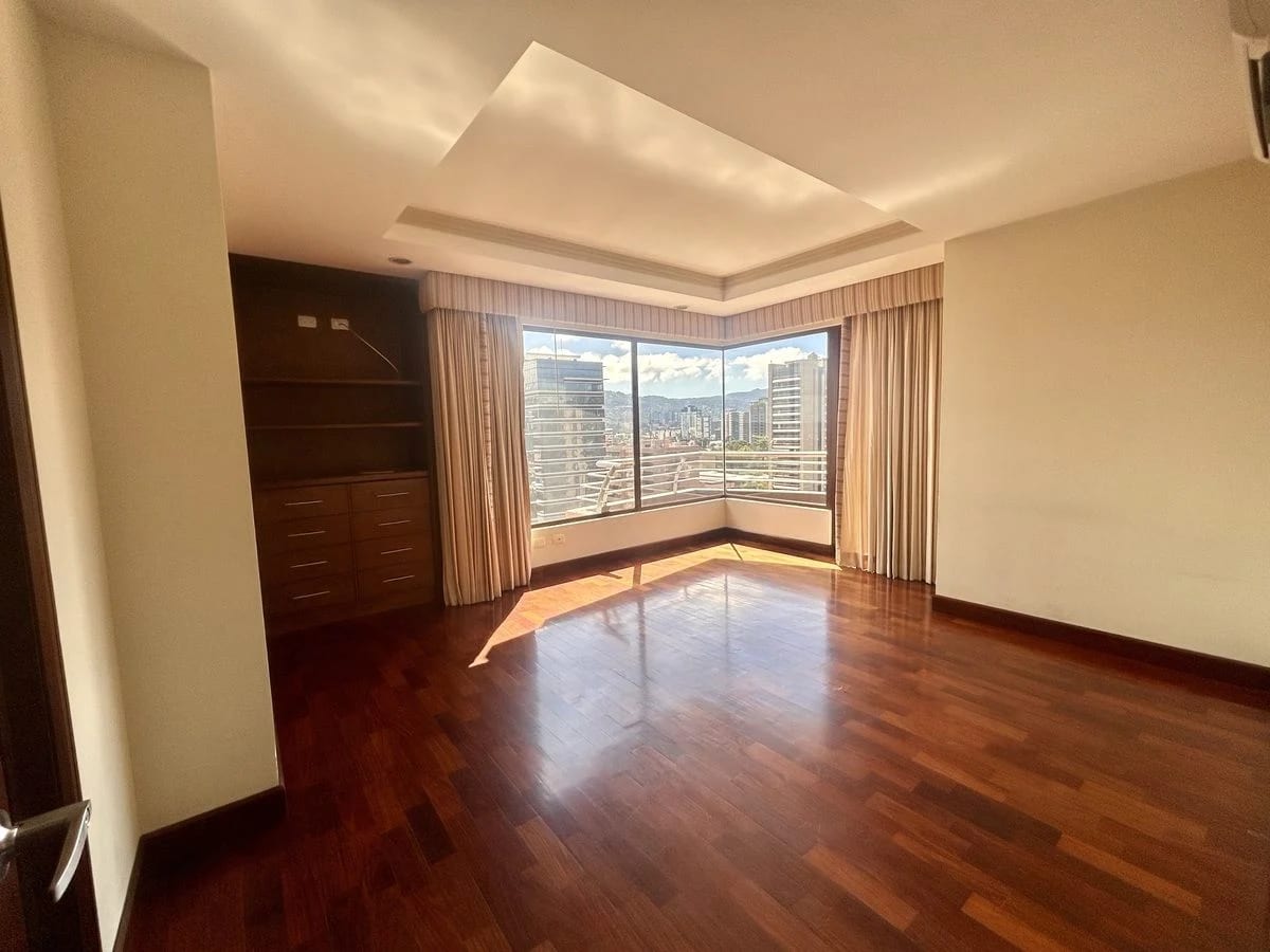 Alquiler de Apartamento en ubicación privilegiada Santa María — Apartamento en Alquiler en Santa María, Zona 10, Guatemala, Ciudad — foto 12 de 16