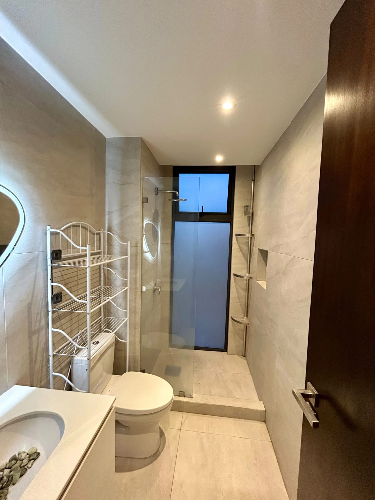 Apartamento en Renta en Zona 10 — Apartamento en Alquiler en Vasanta, Zona 10, Guatemala, Ciudad — foto 3 de 17